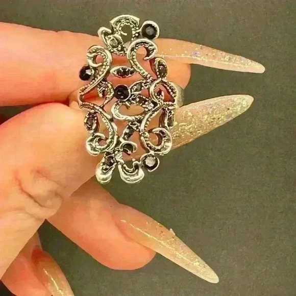 Boho Hippie style large silver ring 🖤 - Picture 1 of 5